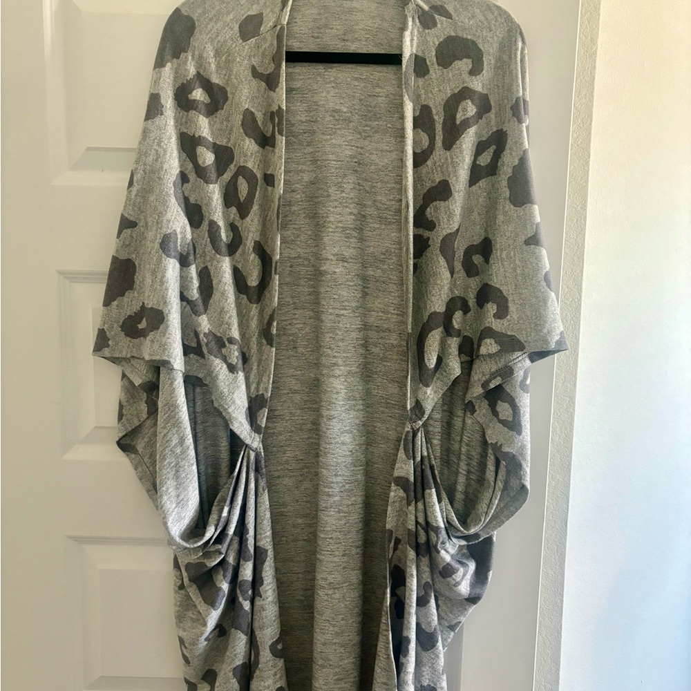 Amaryllis Gray Knit Kimono Top